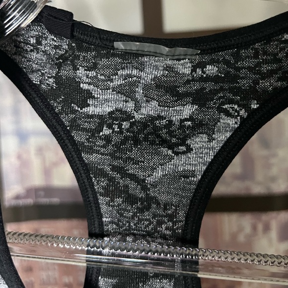 SOLD Women’s Best Black Camouflage Sports Bra Size Small - Picture 5 of 6